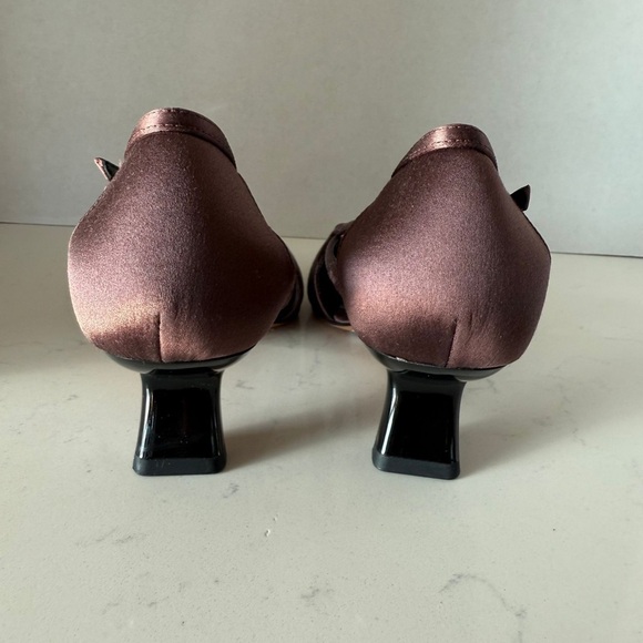 New Vince Brielle pointy toe kitten heel pump in color fig Size: 6 - Picture 3 of 10